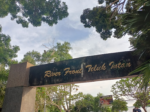 Persisiran Sungai Teluk Intan